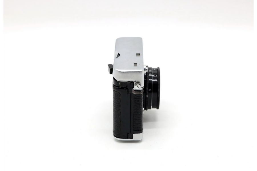 Советский полуформатный фотоаппарат Чайка 2 (1970)