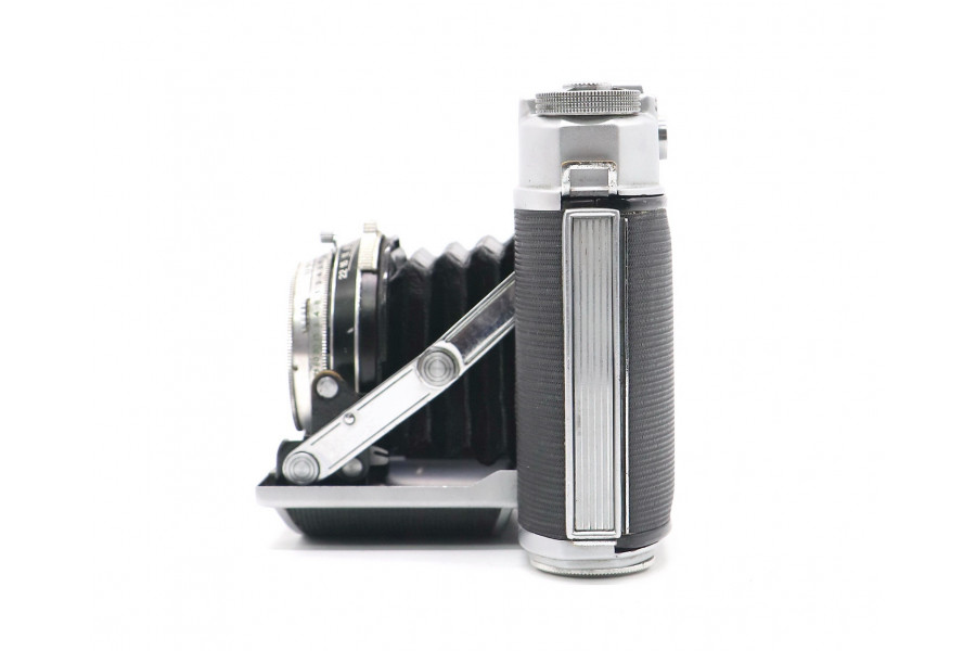 Советский пленочный фотоаппарат Искра (СССР, 1963)
