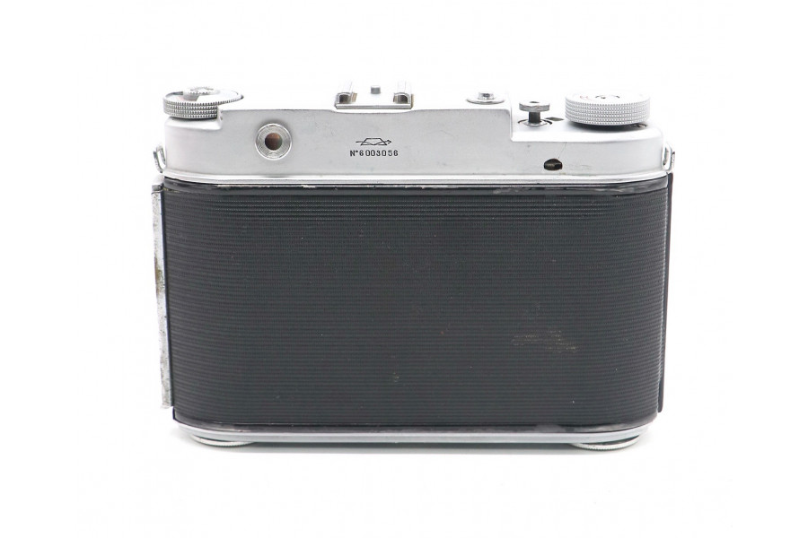 Советский пленочный фотоаппарат Искра (СССР, 1963)