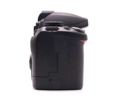 Nikon D3000 body (пробег 25000 кадров)