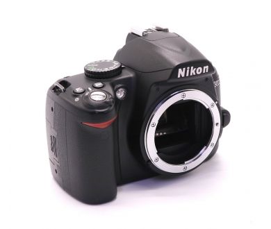 Nikon D3000 body (пробег 25000 кадров)