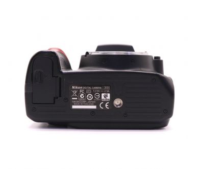 Nikon D3000 body (пробег 25000 кадров)