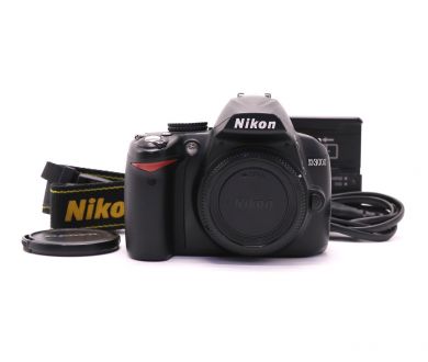 Nikon D3000 body (пробег 25000 кадров)