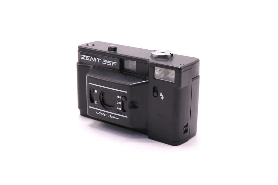 Советский простейший фотоаппарат Zenit 35F
