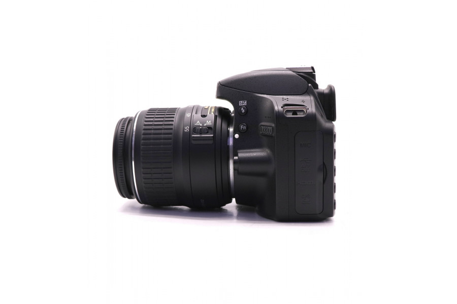 Nikon D3200 kit (пробег 1335 кадров)