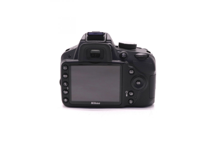 Nikon D3200 kit (пробег 1335 кадров)