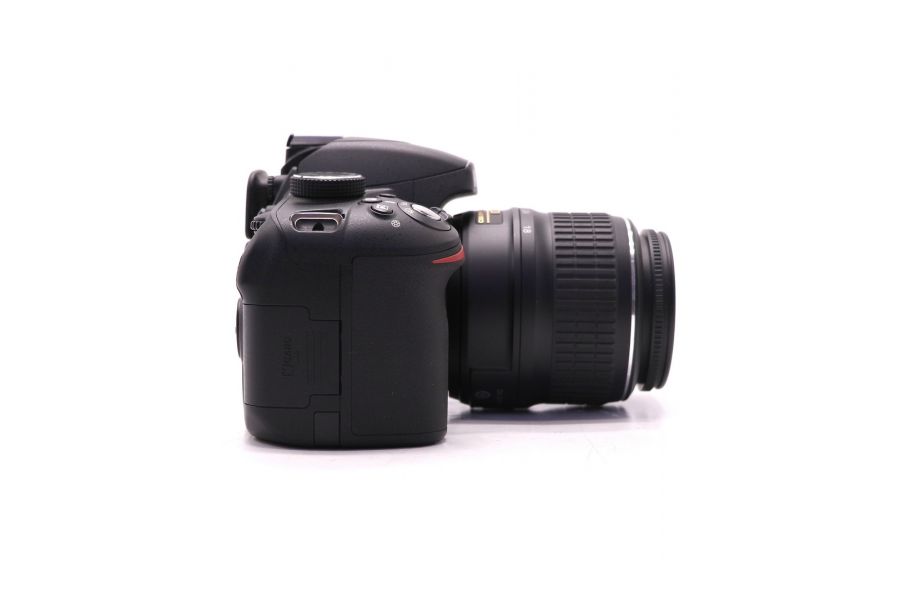 Nikon D3200 kit (пробег 1335 кадров)