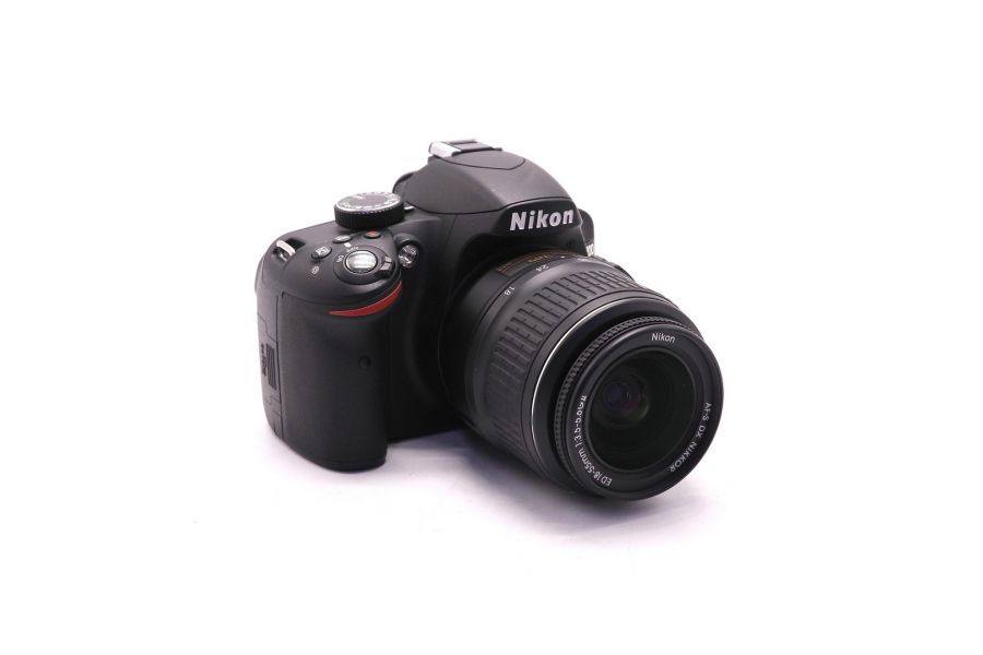 Nikon D3200 kit (пробег 1335 кадров)