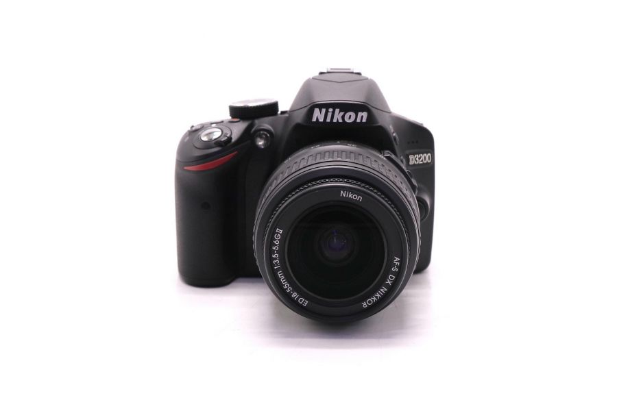 Nikon D3200 kit (пробег 1335 кадров)