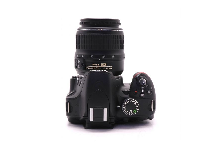 Nikon D3200 kit (пробег 1335 кадров)