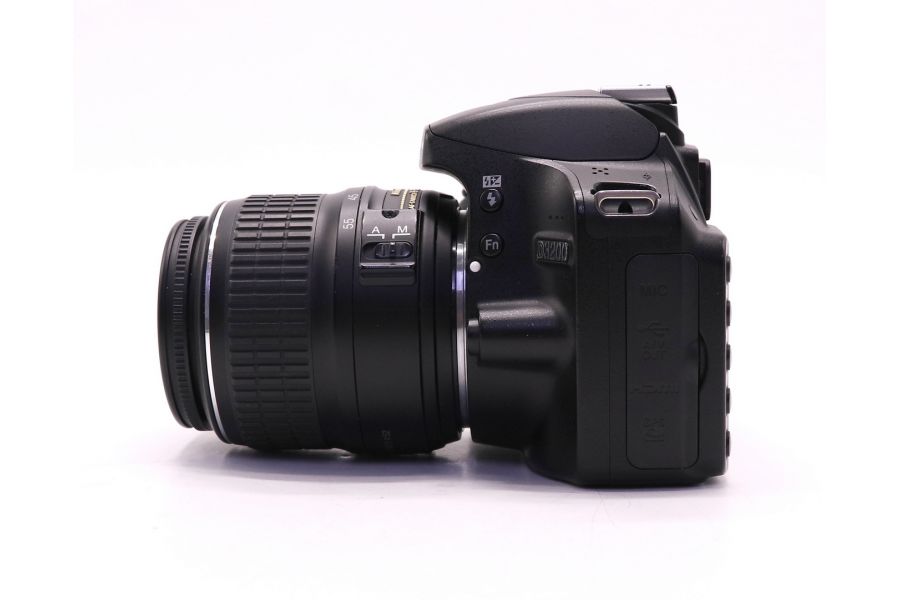 Nikon D3200 kit зеркальный (пробег 9405 кадров)