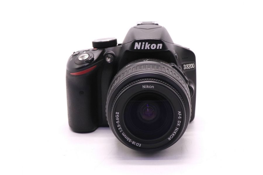 Nikon D3200 kit зеркальный (пробег 9405 кадров)