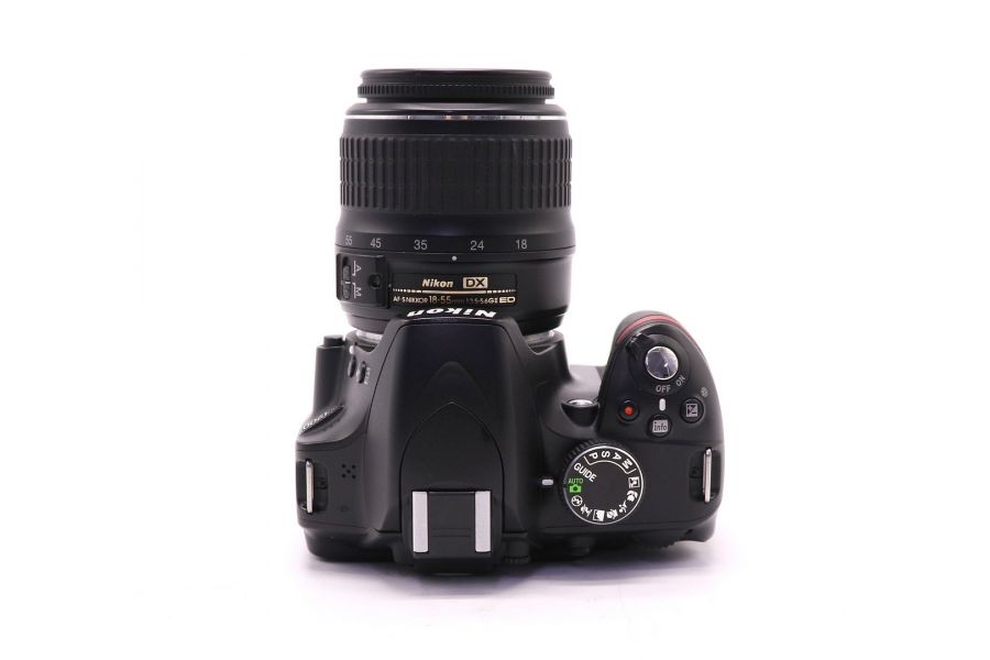 Nikon D3200 kit зеркальный (пробег 9405 кадров)