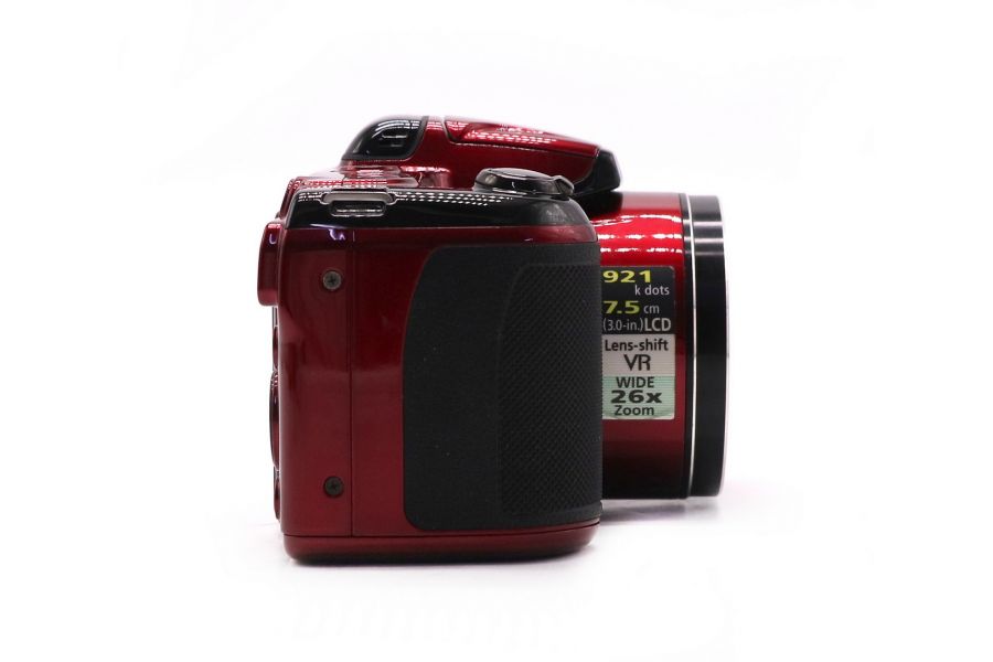 Компактный Nikon Coolpix L810 в упаковке