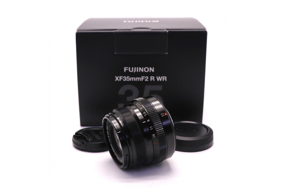 Объектив Fujifilm XF 35mm f/2 R WR в упаковке