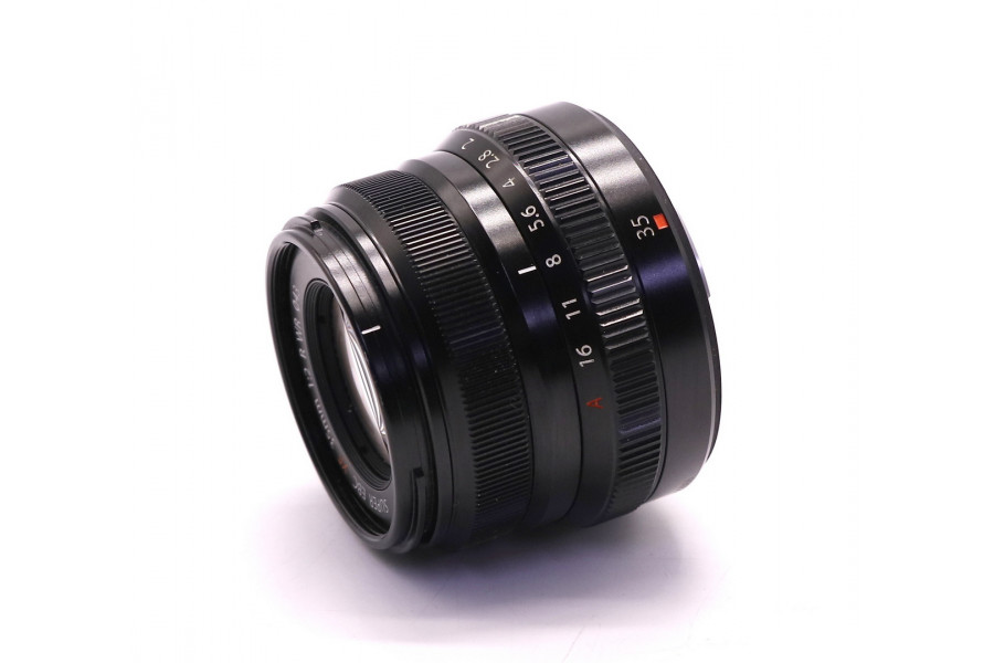 Объектив Fujifilm XF 35mm f/2 R WR в упаковке