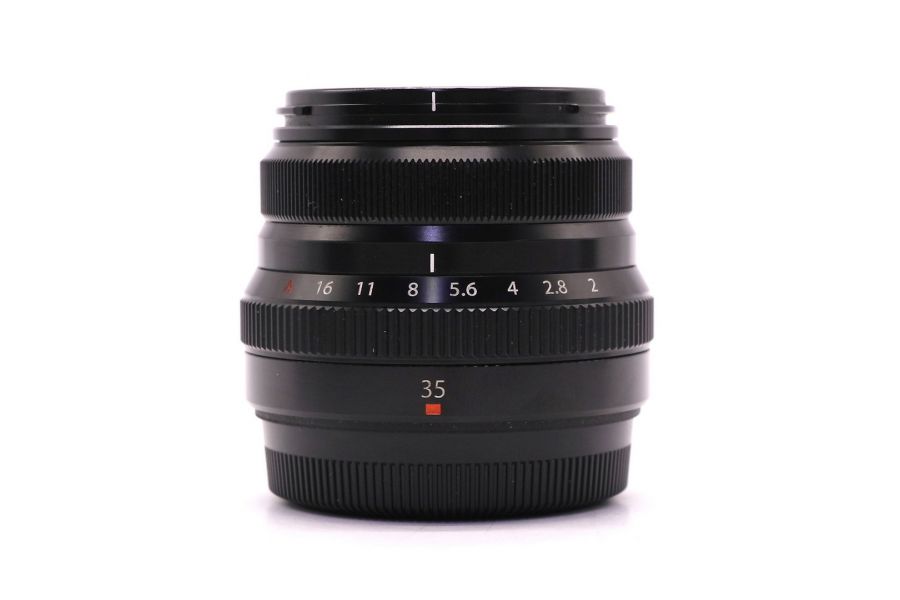Объектив Fujifilm XF 35mm f/2 R WR в упаковке
