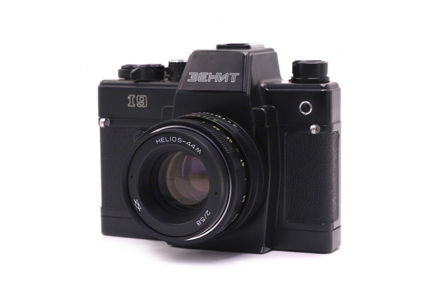 Советский плёночный фотоаппарат Зенит 19 kit