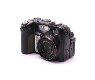 Фотокамера компактная Nikon Coolpix 5400 в упаковке