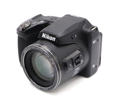 Красный цифровой фотоаппарат Nikon Coolpix L840
