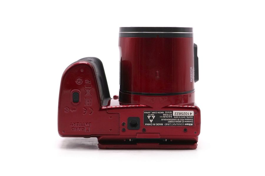Красный цифровой фотоаппарат Nikon Coolpix L840