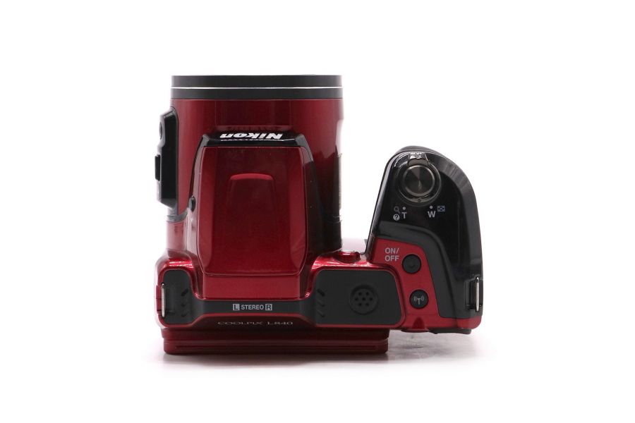 Красный цифровой фотоаппарат Nikon Coolpix L840