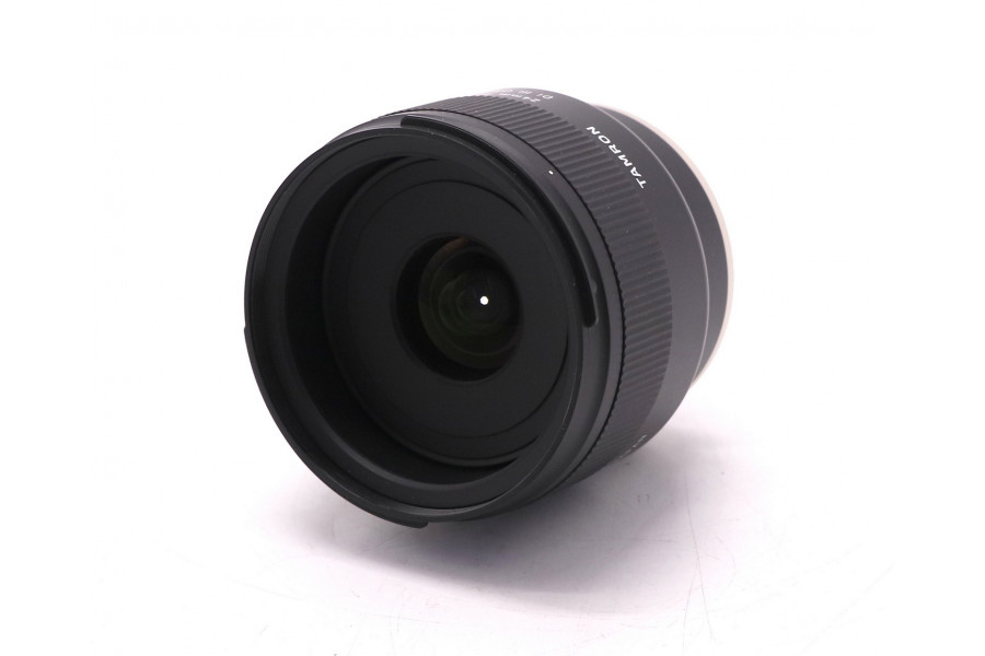Объектив Tamron 24mm f/2.8 Di III OSD Sony E в упаковке