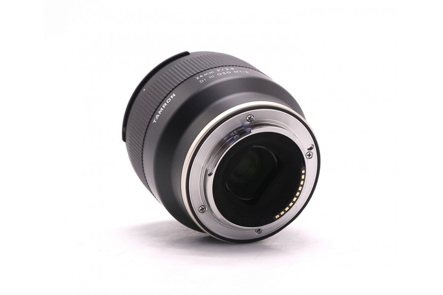 Объектив Tamron 24mm f/2.8 Di III OSD Sony E в упаковке