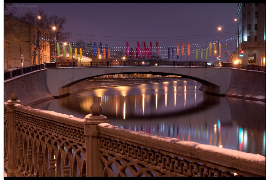 Sony Vario-Sonnar T*16-80mm f/3.5-4.5 ZA DT Carl Zeiss (Japan)