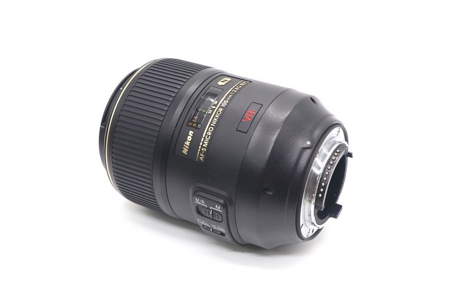 Nikon 105mm f/2.8G AF-S IF-ED VR Micro-Nikkor (Japan)