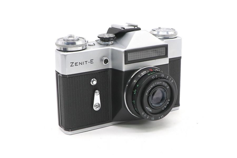 Фотокамера Зенит Е + Индустар-50 (СССР, 1975)
