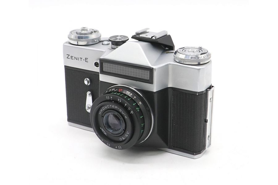 Фотокамера Зенит Е + Индустар-50 (СССР, 1975)
