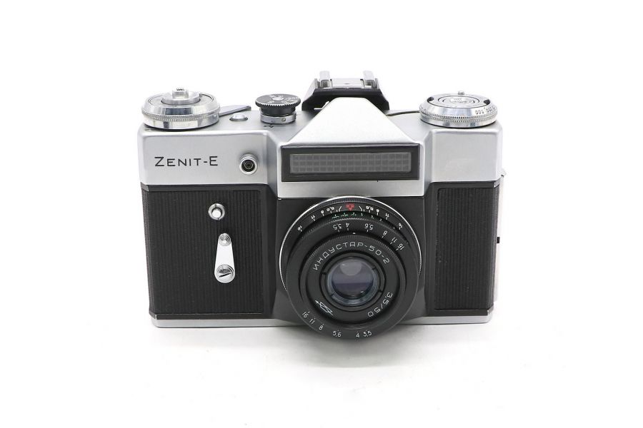 Фотокамера Зенит Е + Индустар-50 (СССР, 1975)