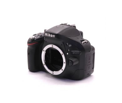 Nikon D5200 body в упаковке (пробег 1330 кадров)