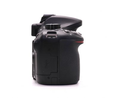 Nikon D5200 body в упаковке (пробег 1330 кадров)