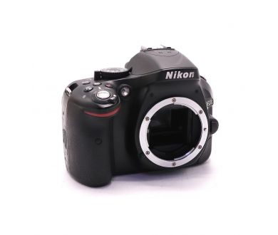 Nikon D5200 body в упаковке (пробег 1330 кадров)
