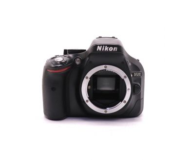 Nikon D5200 body в упаковке (пробег 1330 кадров)