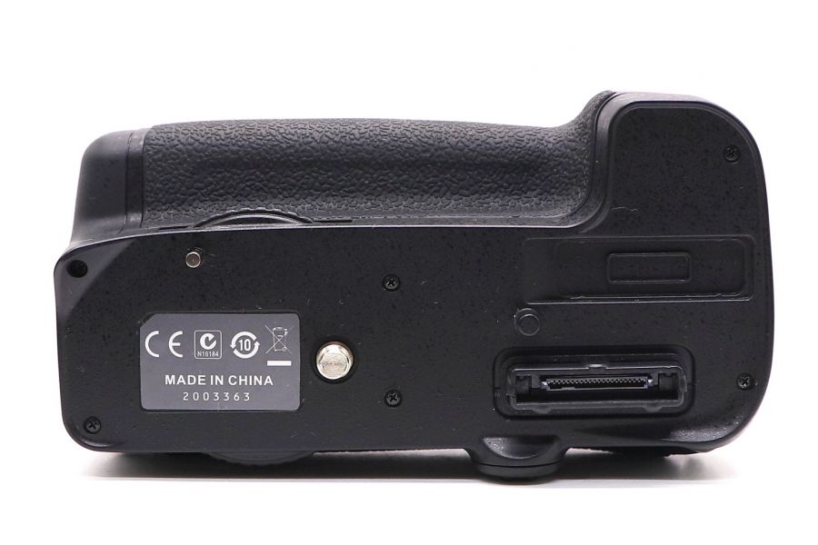 Батарейная ручка Nikon MB-D11 в упаковке (комплект)