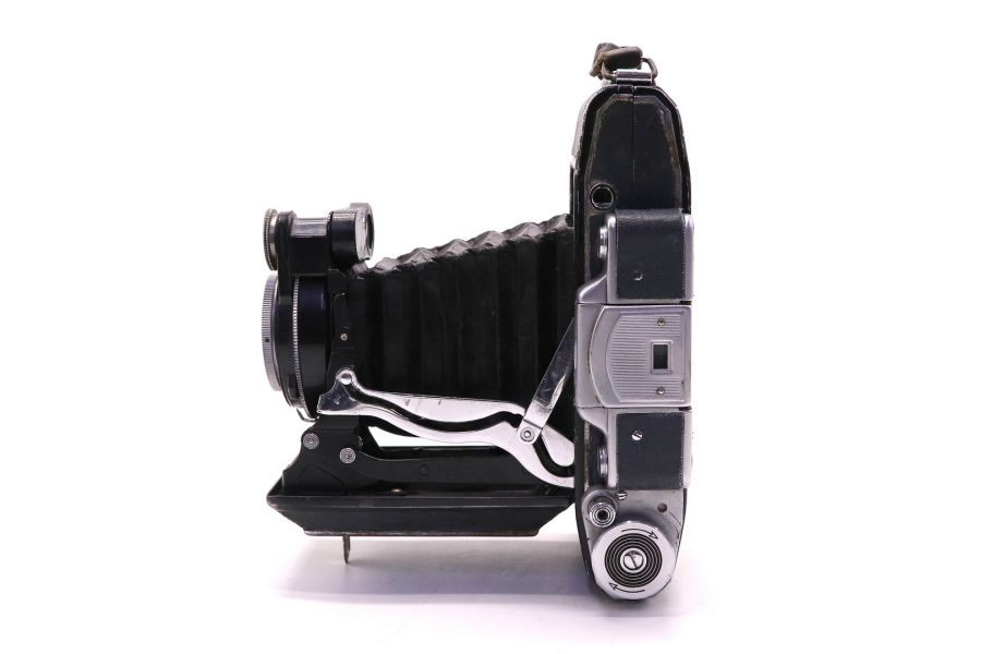 Советская среднеформатная фотокамера Москва 4