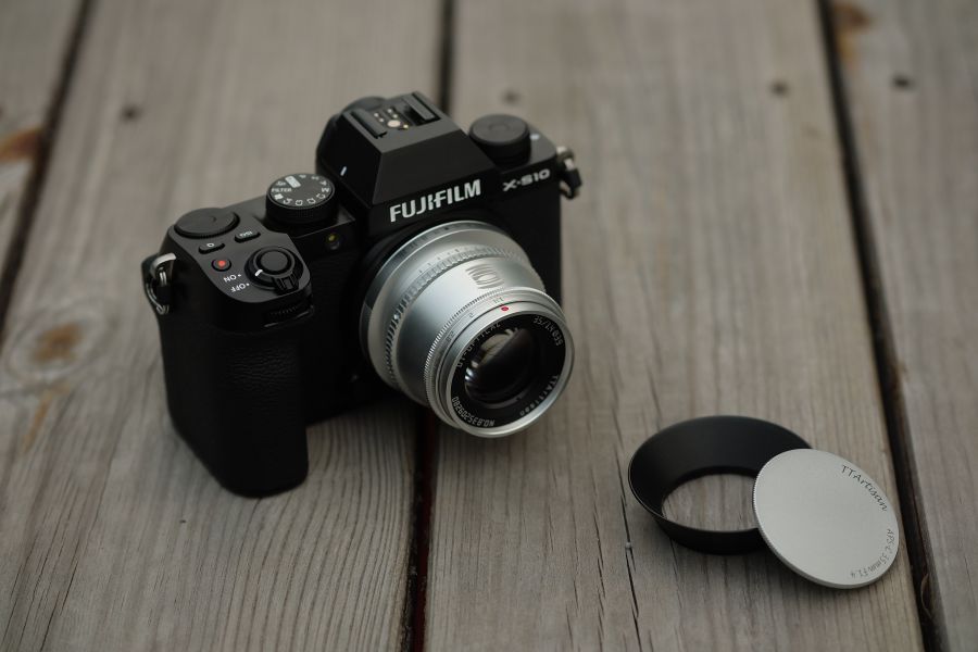 Объектив TTartisan 35mm F1.4 APS-C for Fujifilm Серебро