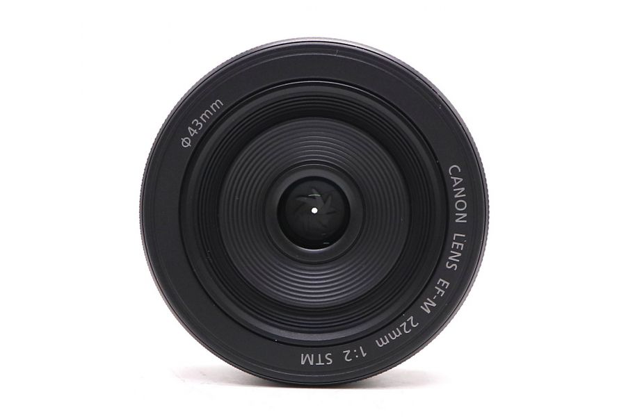 Объектив Canon EF-M 22mm f/2 STM в упаковке