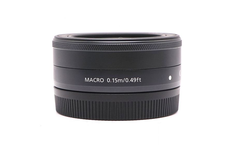 Объектив Canon EF-M 22mm f/2 STM в упаковке