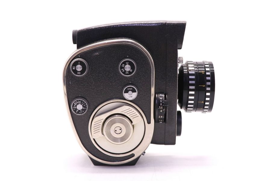 Кинокамера Кварц 2м узкоплёночный аппарат (1971)