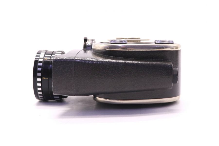 Кинокамера Кварц 2м узкоплёночный аппарат (1971)