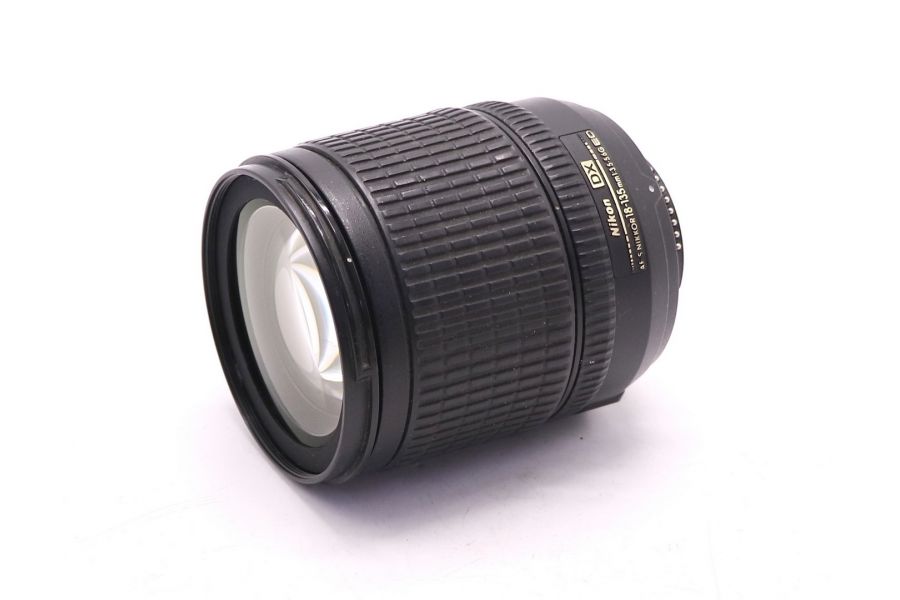 Объектив Nikon 18-135mm f/3.5-5.6G ED-IF AF-S DX Zoom-Nikkor 