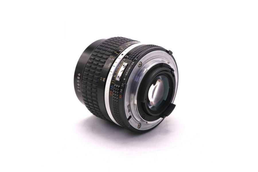 Объектив Nikon 24mm f/2 Nikkor