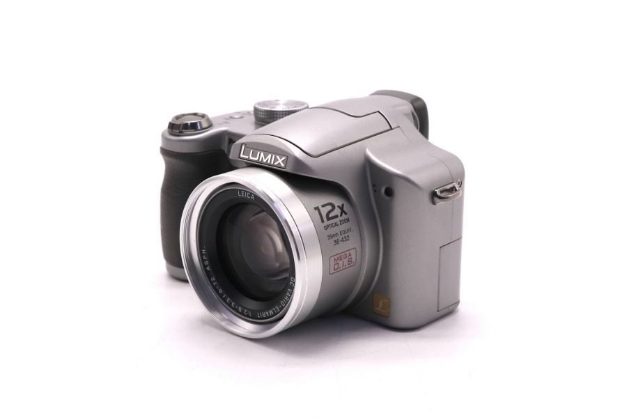 Цифровая камера Panasonic Lumix DMC-FZ8 в упаковке