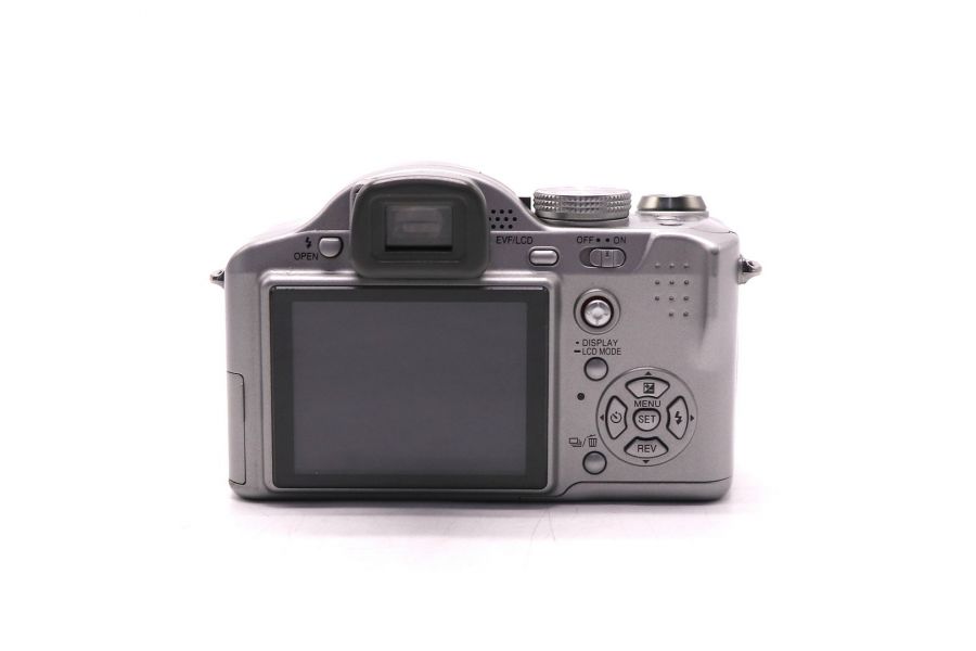 Цифровая камера Panasonic Lumix DMC-FZ8 в упаковке