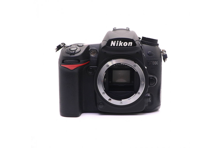 Nikon D7000 body в упаковке (пробег 21405 кадров)