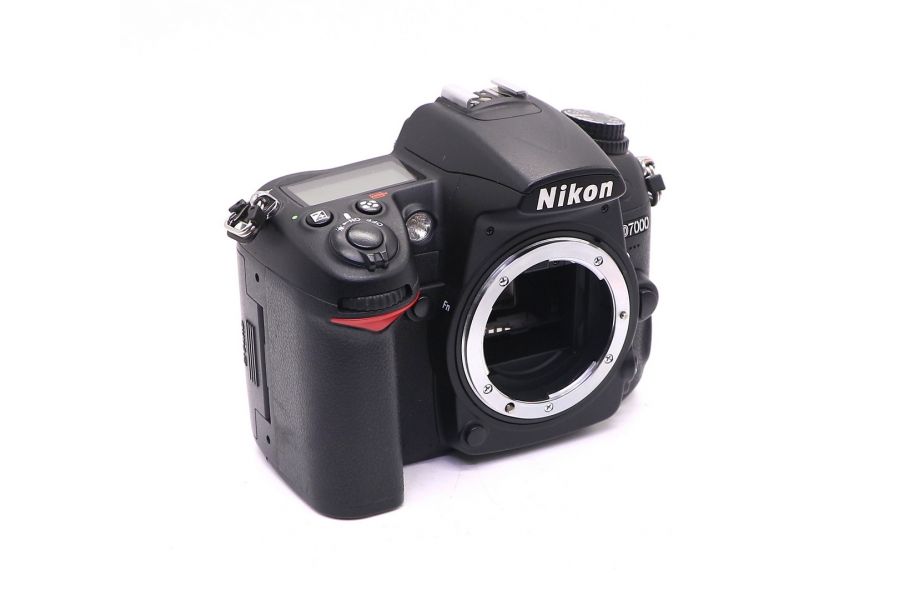 Nikon D7000 body в упаковке (пробег 21405 кадров)